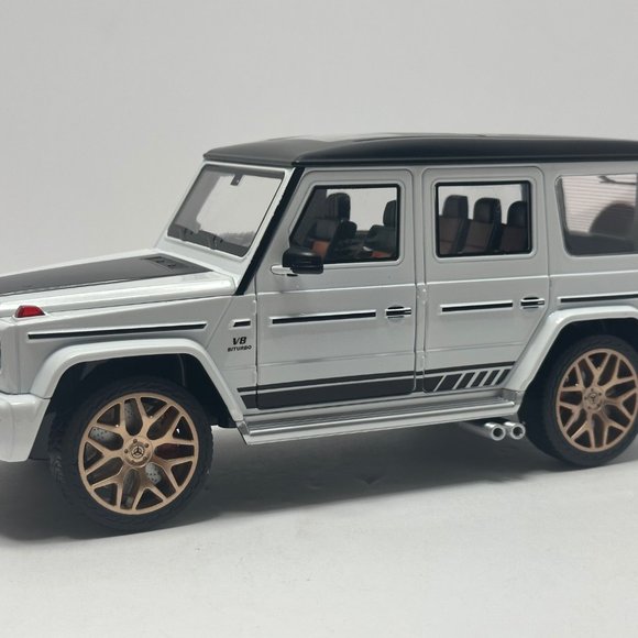 1:18 2015 Mercedes-benz G-Class G63 Diecast TWO Tone White Black With LED Lighs - Picture 3 of 11